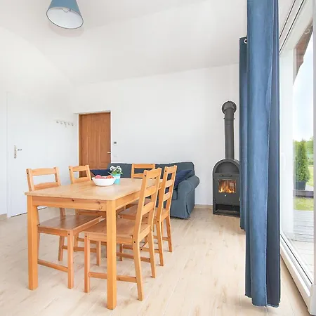 2 Bedroom Lovely Home In Jaroslawiec بيت للعطل *