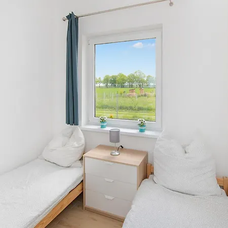 2 Bedroom Stunning In *